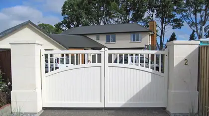 Timber gate ROMA - Roma pattern gate and matching fence panel