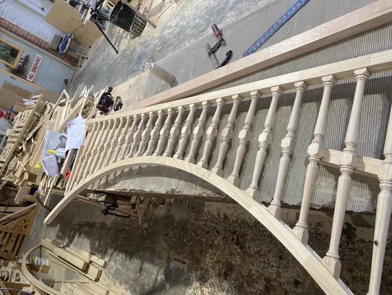A sweeping curved balustrade assembled to its full radius.