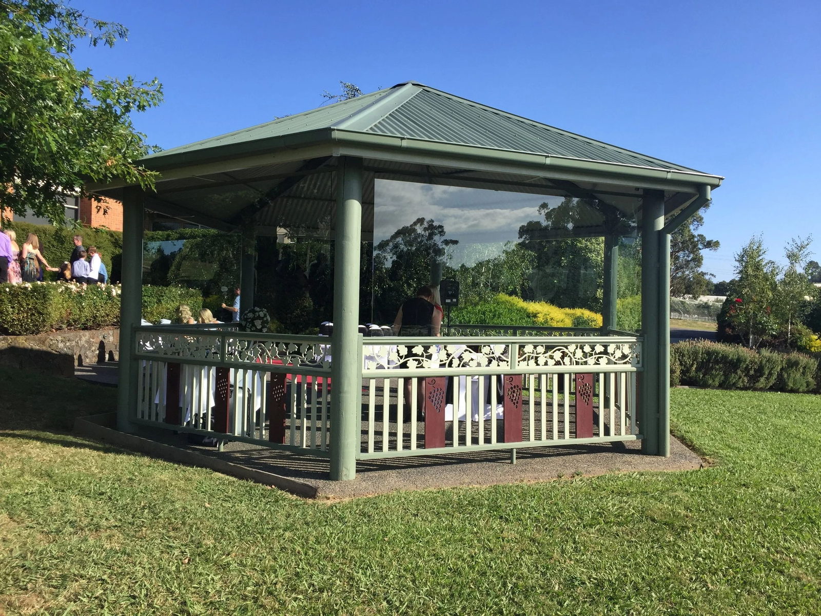 Timber balustrade assembly - rotunda with an assembled timber balustrade all round
